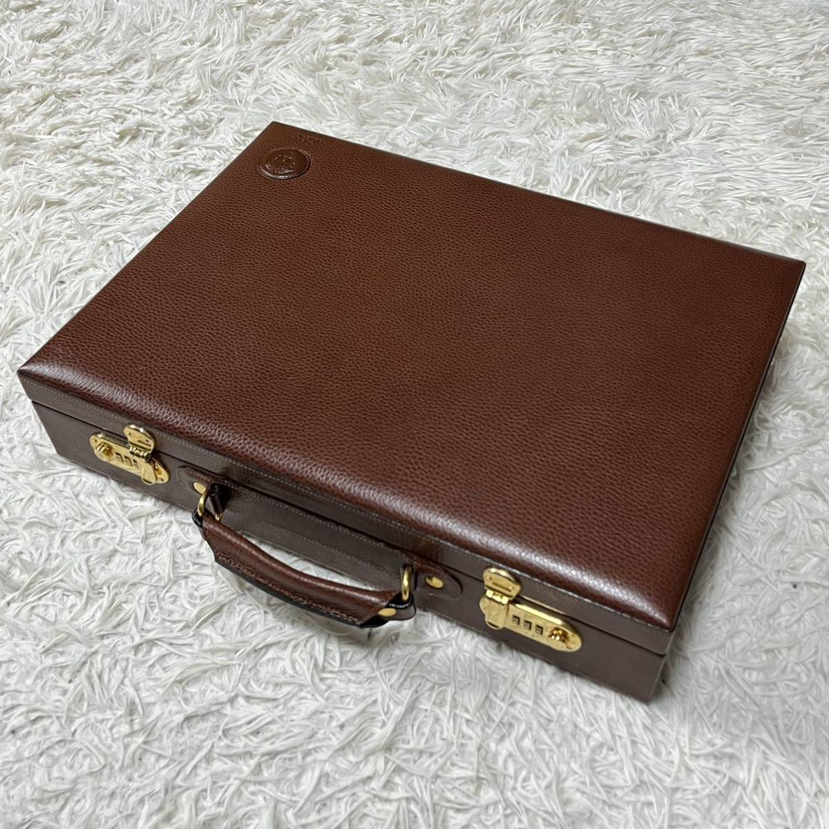美品 ヴィンテージ レザー アタッシュケース ブラウン ダイヤルロック付き GIANNI VERSACE レザー アタッシュケース ブラウン ダイヤルロック