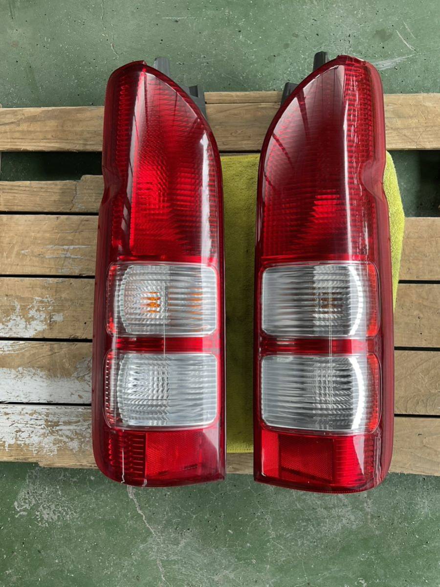 トヨタ純正 200系 ハイエース1〜3型 テールレンズ 左右 ハイエース 200系 1