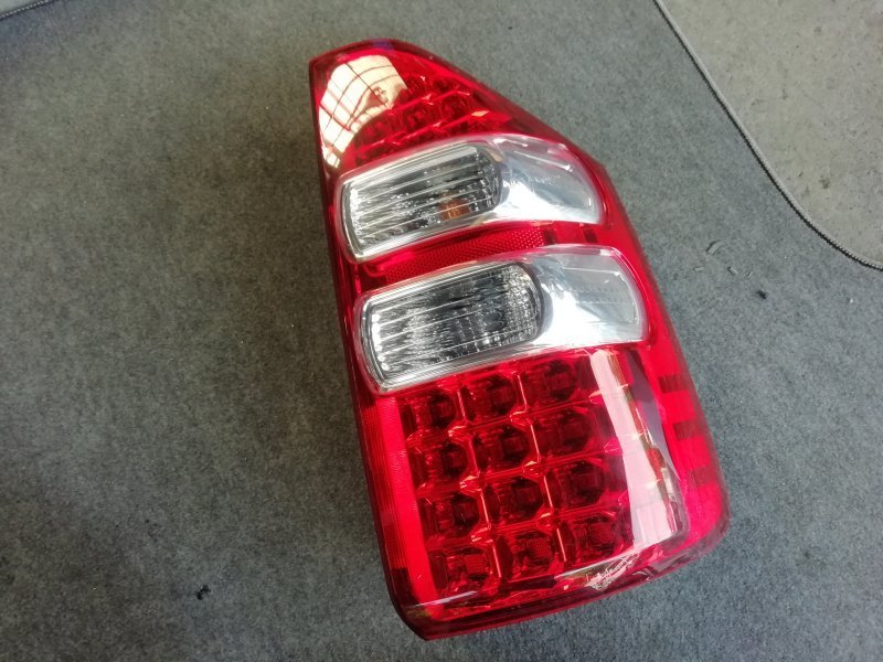 ノア 0 テールランプ 後期 28-219 右 - ヴォクシー ZRR70 純正