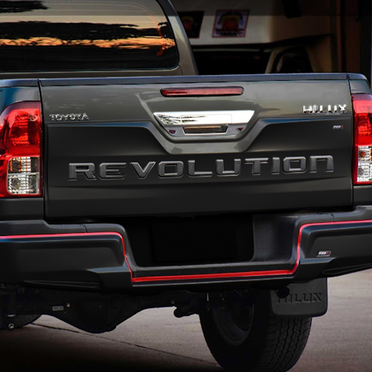 ハイラックス GUN125 前期 後期 テールゲートカバー リアゲート ガーニッシュ アティチュードブラックマイカ