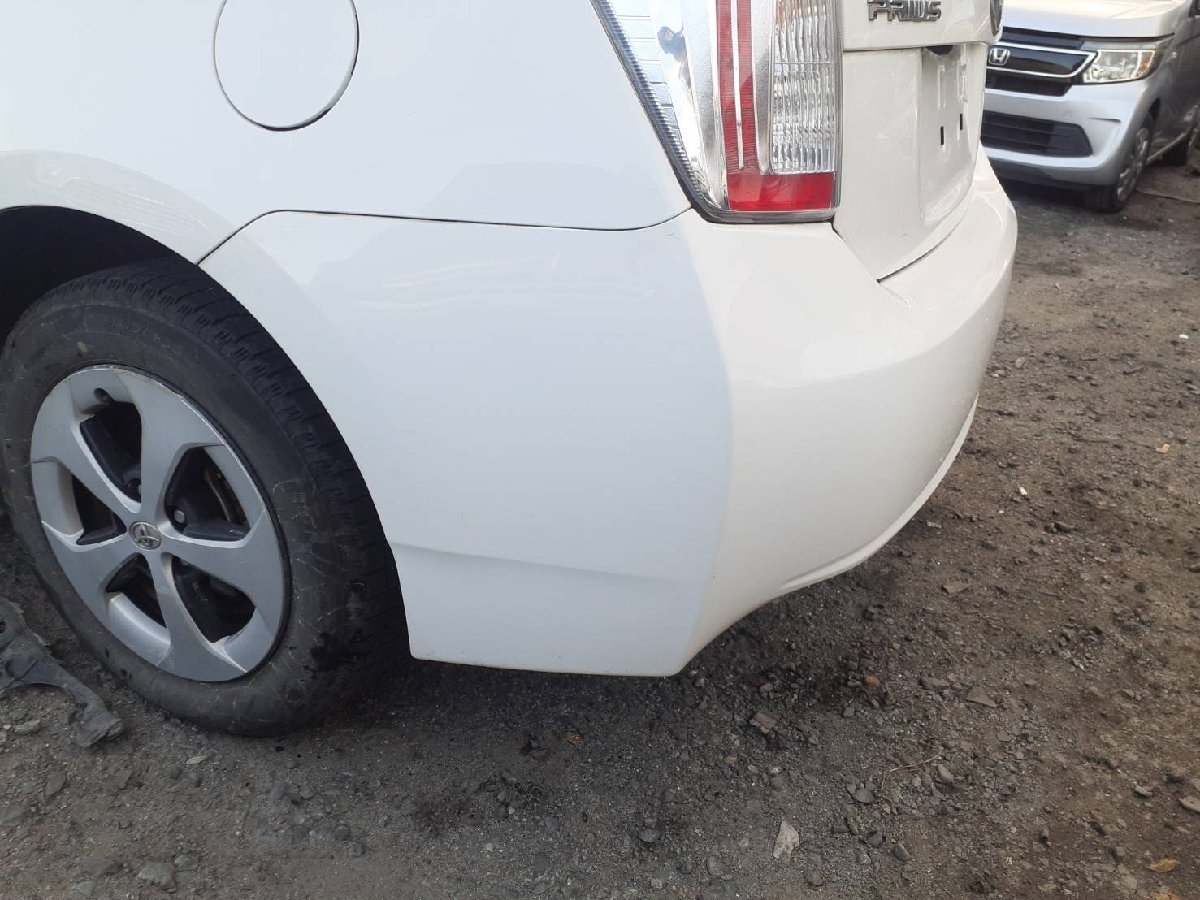 即決 未使用　プリウス　ZVW30　リアバンパー 純正