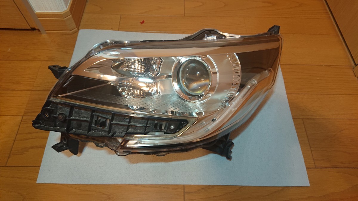 B21A デイズルークス ハイウェイスター B11A ekスペース DAYZ ROOX 前期 純正 左 ヘッドライト キセノン HID 100-67053