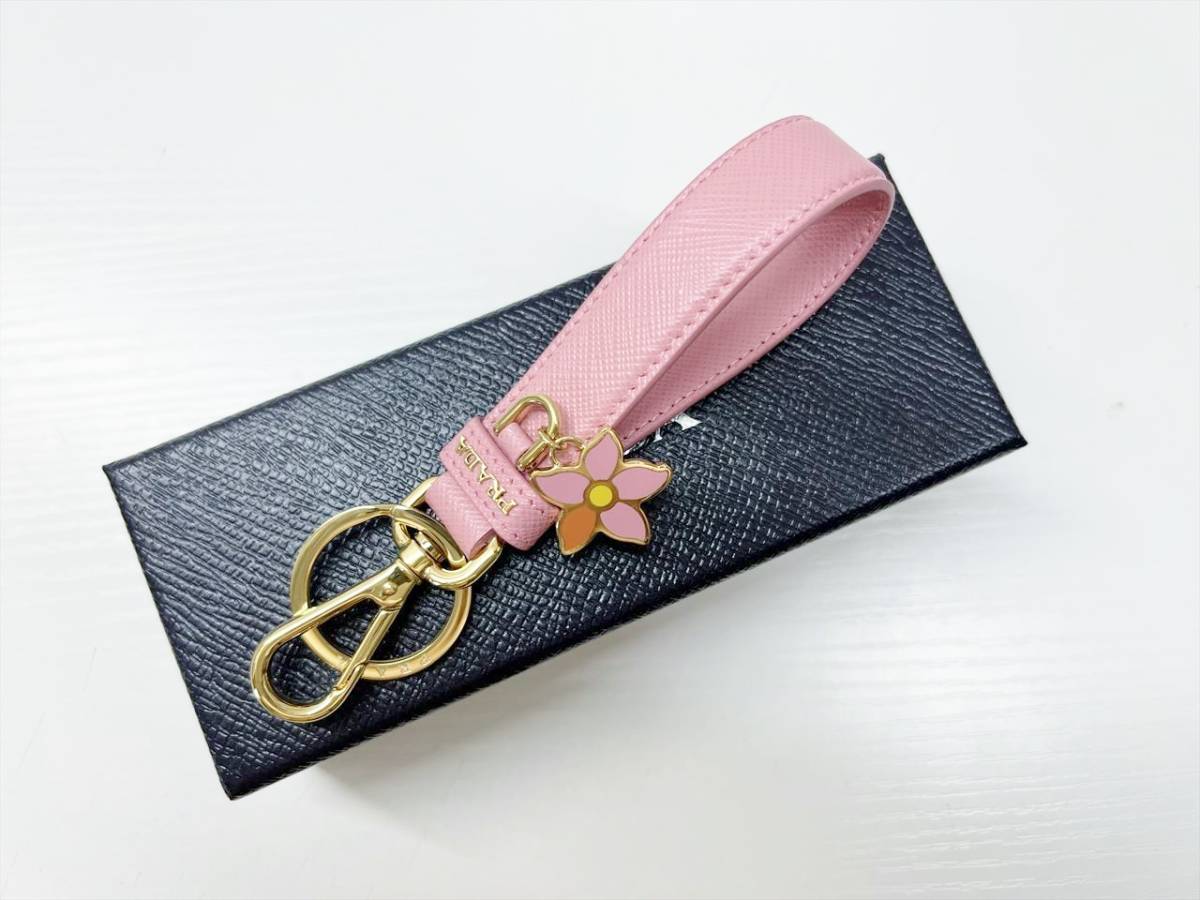 ほぼ未使用 美品 PRADA プラダ サフィアーノ フラワー キーリング