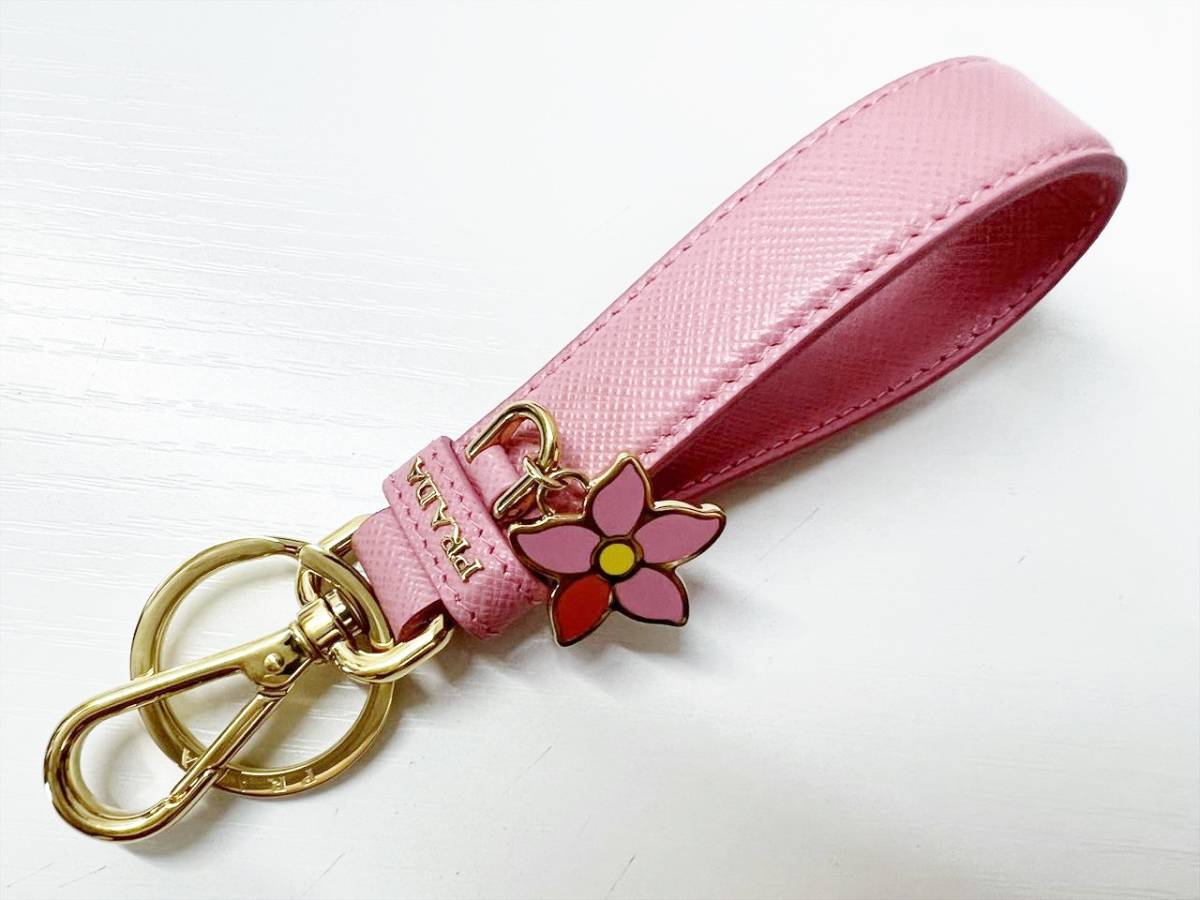 ほぼ未使用 美品 PRADA プラダ サフィアーノ フラワー キーリング