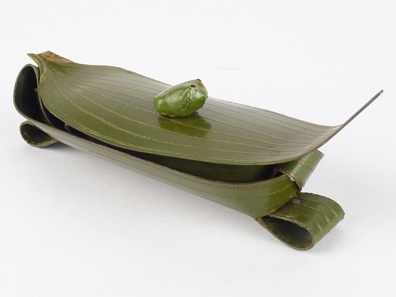 扇屋】二代 中川正斉「乾漆 笹舟香合」共箱 幅 約10cm×約3.5cm 高さ 約