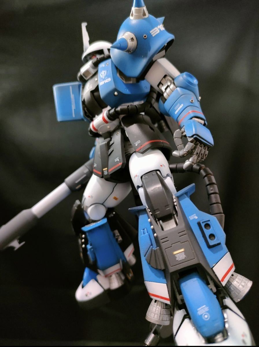MG 1/100 MS-06R-1A ユーマ・ライトニング専用ザクII 塗装済み完成品 
