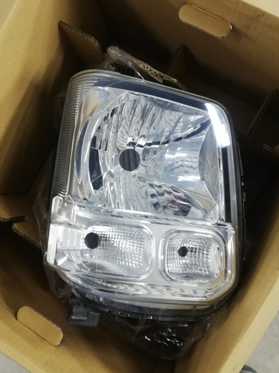 NV100クリッパー純正ハロゲンヘットライト右側