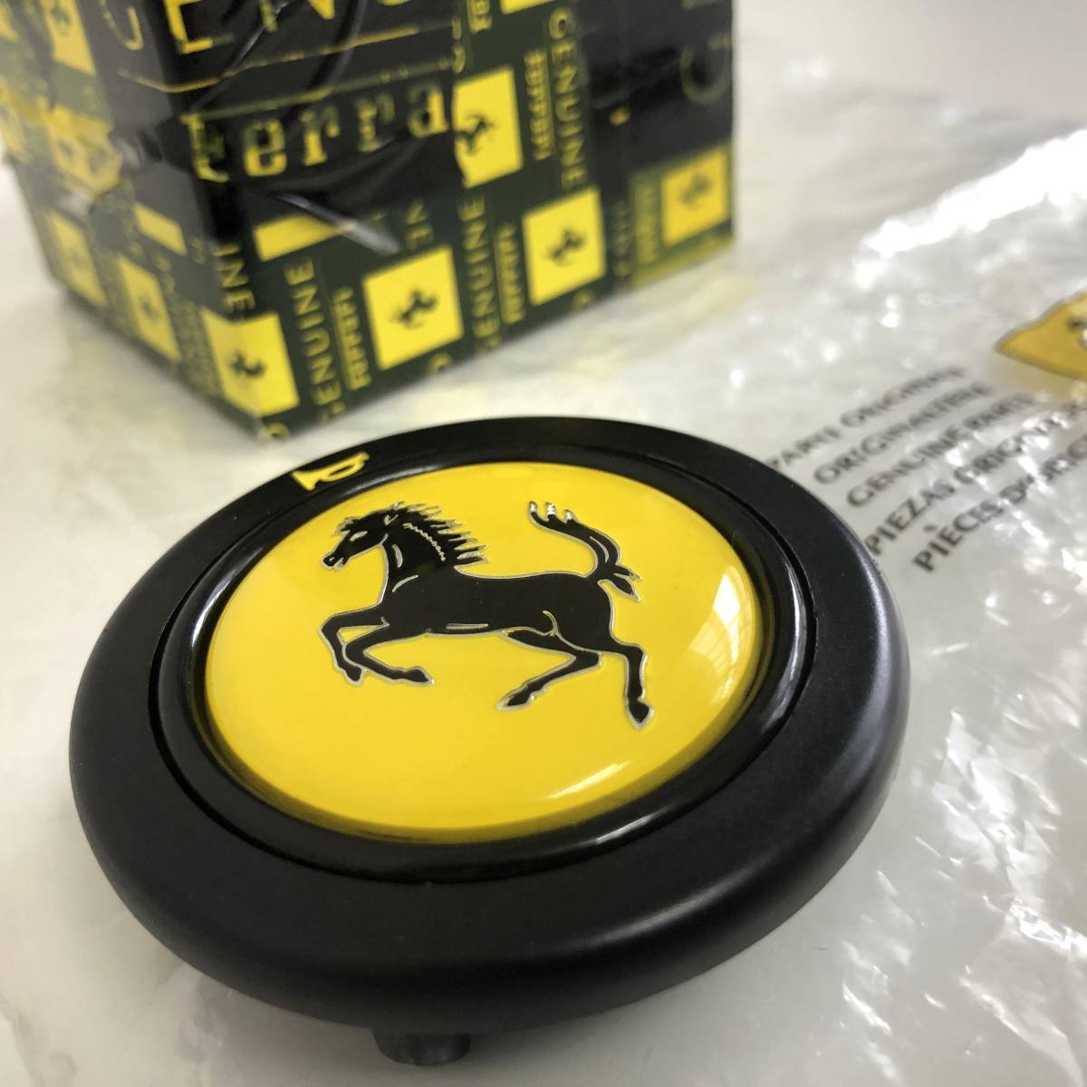 フェラーリ 純正 MOMO モモ ステアリング用 ホーンボタン/308/328/348/F355/360/512BB/テスタロッサ/512TR/F512M/456/550/575/モンディアル