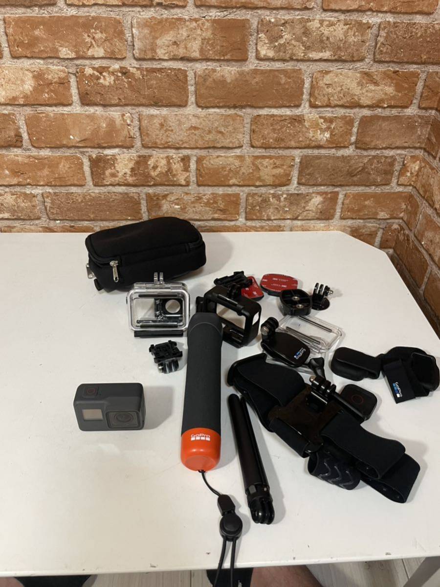 【お買い得，送料無料】 GoPro HERO 7 ブラック 防水アクションカメラ 付属品多数あり 動作未確認(デジタルビデオカメラ)｜売買されたオークション情報、yahooの商品情報をアーカイブ公開 - オークファン その他