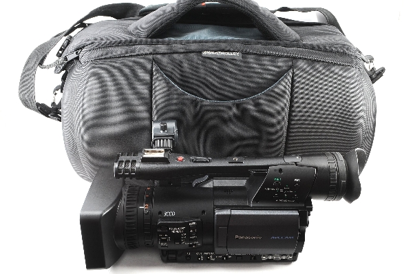 Panasonic AG-HMC155 パナソニック　業務用ビデオカメラ 松下、AVCHD最高の24Mbps記録対応業務用カメラ