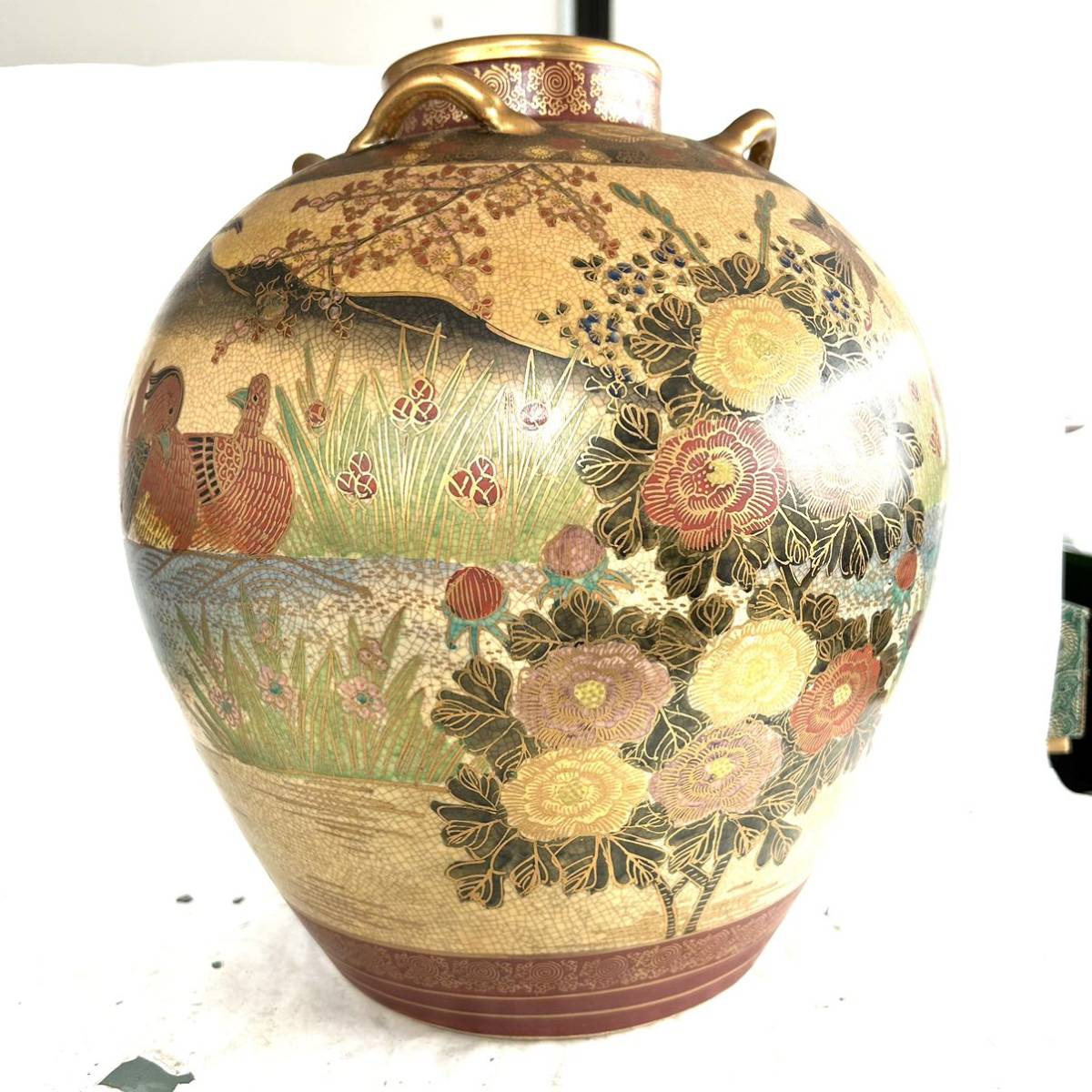 清山 作】金彩色絵 花瓶 耳付 壺 1345 薩摩焼 四耳付花瓶 草花と御所車図柄