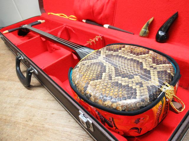 沖縄三線　真嘉比型　重さ測りました。 沖縄三線 真嘉比型 重さ測りました。 Yahoo!オークション - 沖縄三線