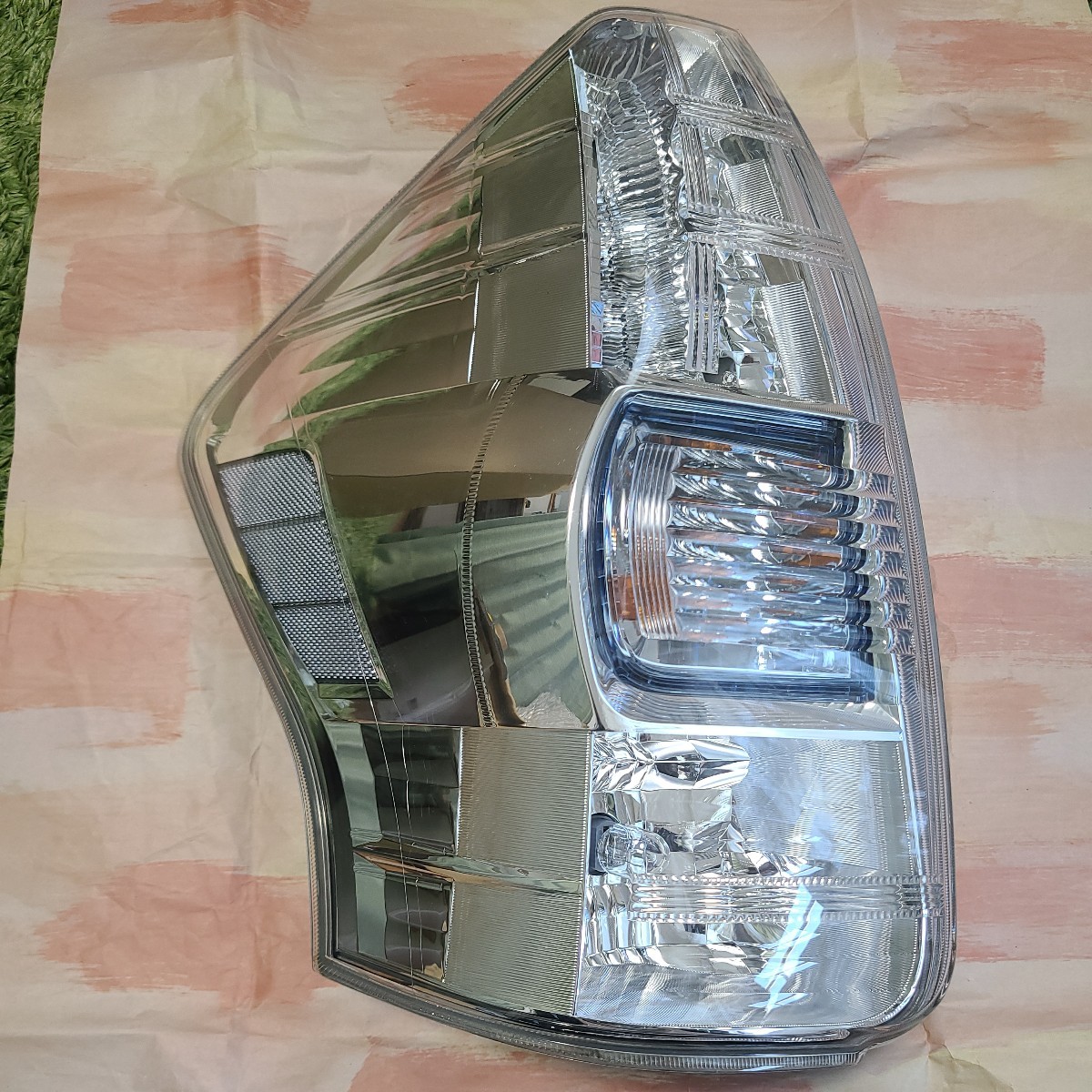 プリウスα ZVW40⁄41W 前期 純正 テールランプ右 美品 プリウスα
