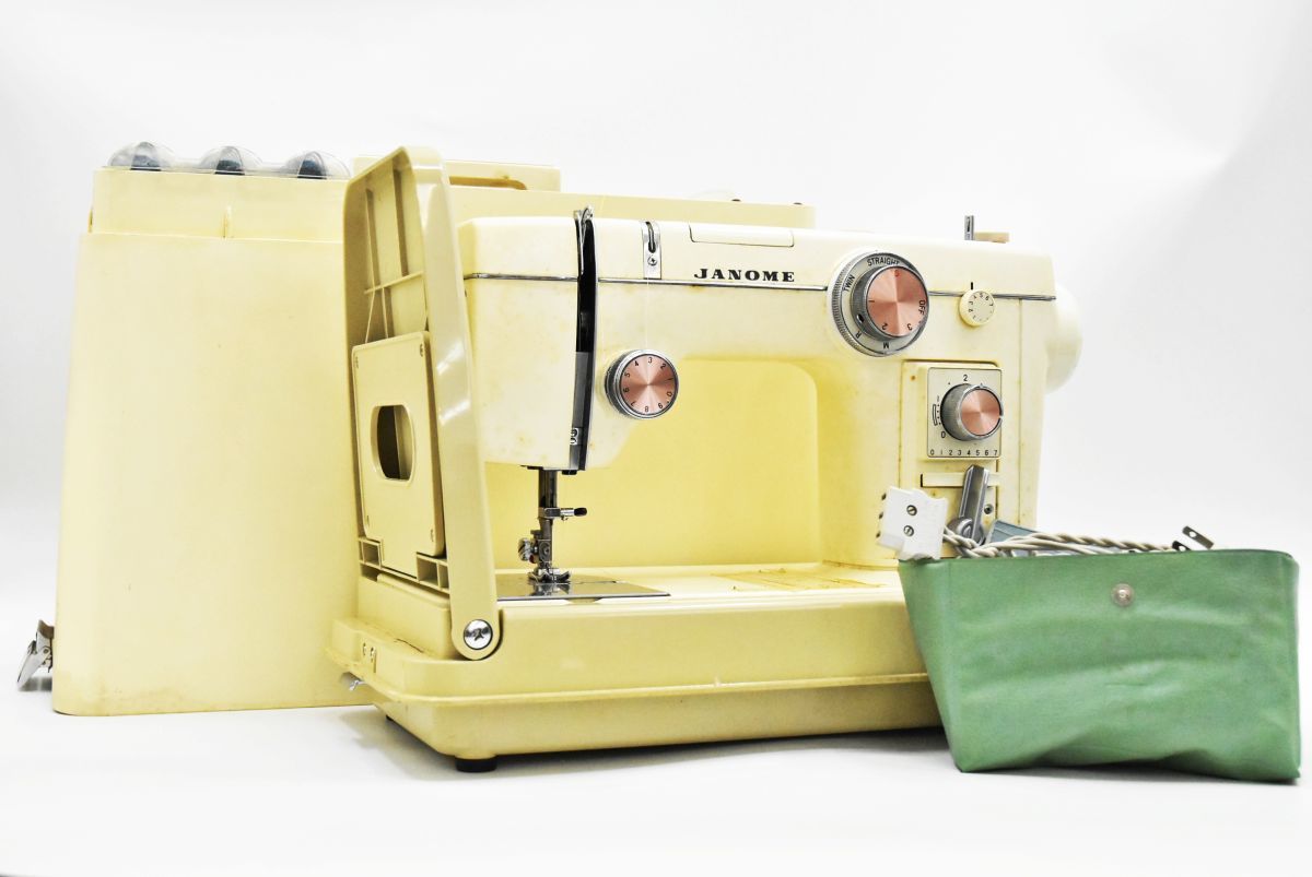(558L 0724S1) 1円～ JANOME ジャノメミシン MODEL 802 フットペダル付き ハンドクラフト 手工芸 蛇の目 レトロ アンティーク