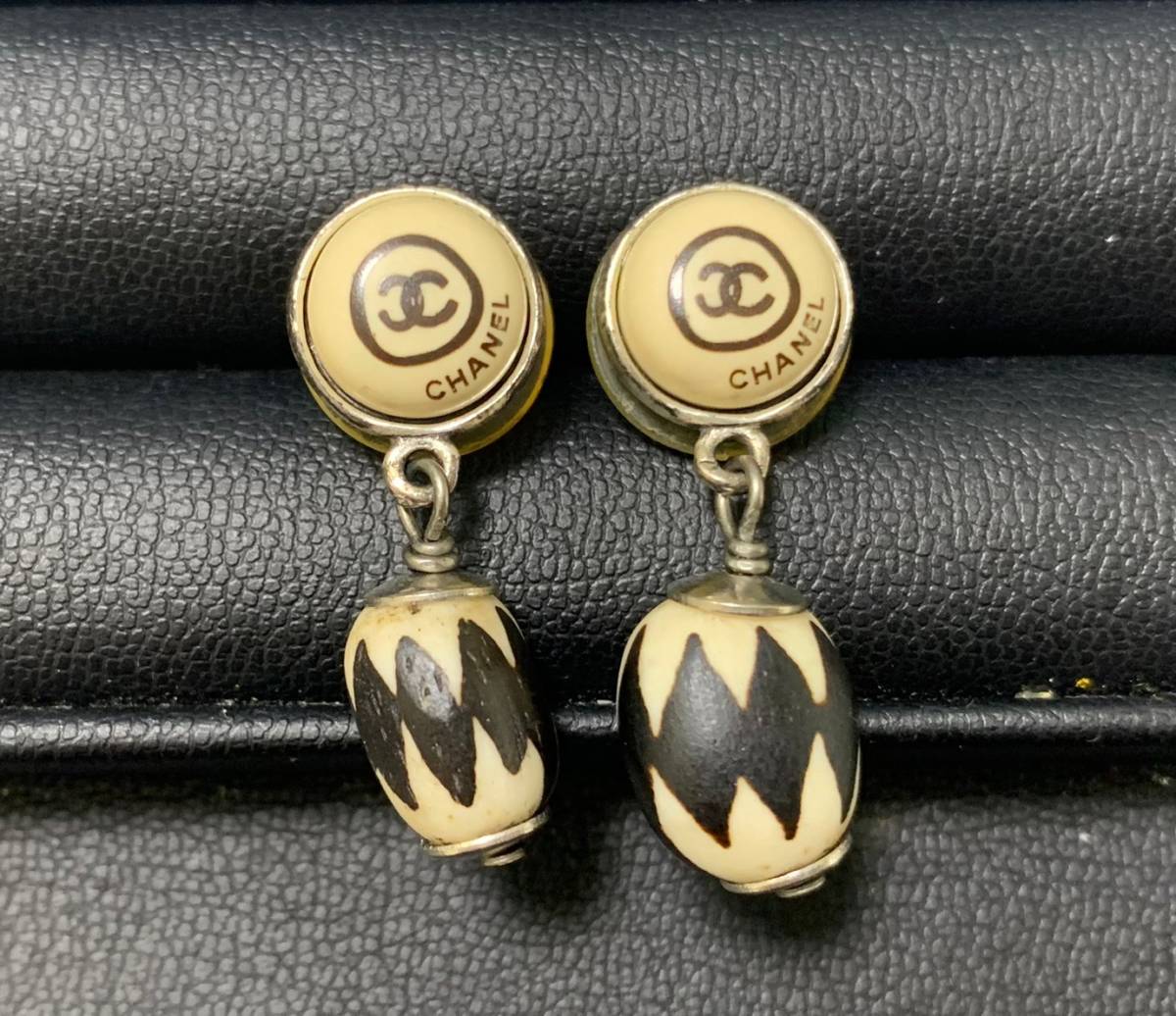ピアス ココマーク CHANEL シャネル ホワイト 1.58g CHANEL(シャネル 