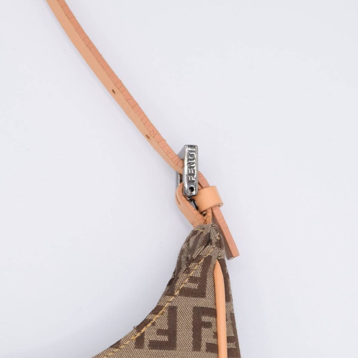 美品 FENDI ズッキーノ FFロゴ ベロア ゴールドFF金具 ハンドバッグ 美品 FENDI アクセサリーポーチ ズッキーノ FFロゴ金具 ロゴ刻印