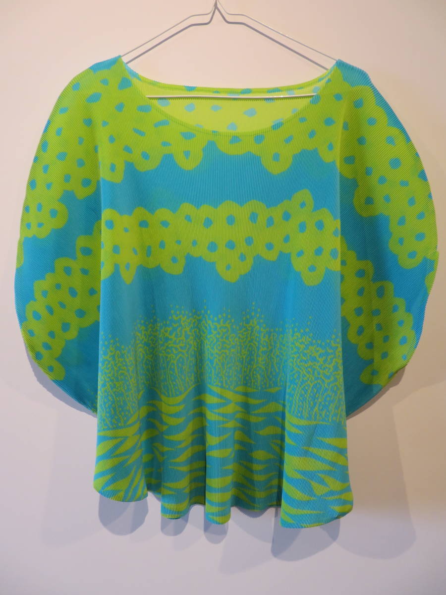 美品 円形 変形 レア! ISSEY MIYAKE PLEATS PLEASE イッセイミヤケ プリーツプリーズ グリーン Tシャツ カットソー トップス フリーサイズ