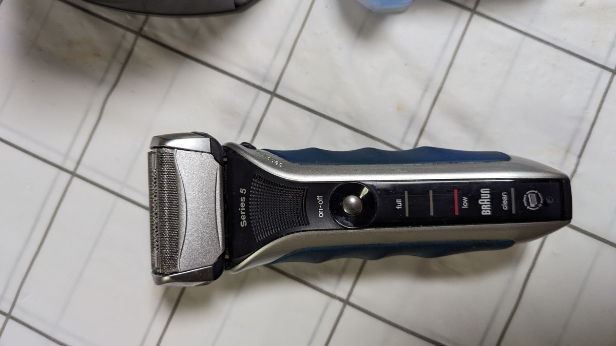 ブラウン BRAUN 電気シェーバー 充電式