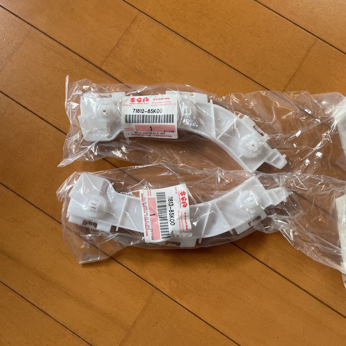 確認用。 在庫 新品 スズキ 純正 HE22S ラパン リヤ リア バンパー用 左右サイド