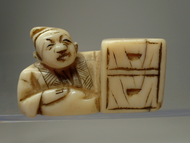 江戸期 象牙風 根付 正之 商人 天然素材 マンモス牙(根付)｜売買された