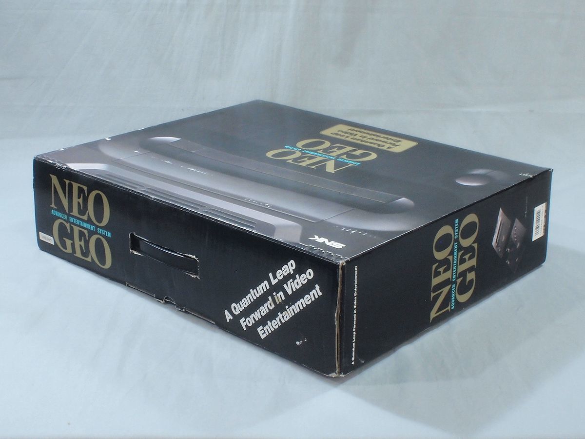 □SNK NEO GEO ネオジオ 本体 コントローラー 箱説付 ゲーム機 