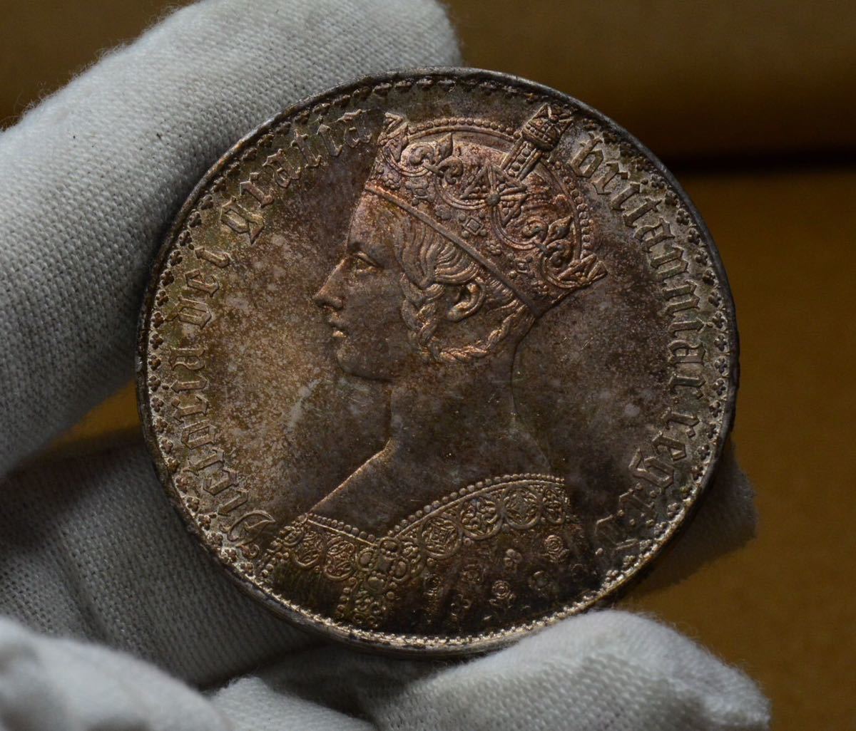 正規品，高品質 古銭 08 1847年 イギリスヴィクトリア女王 ゴチッククラウン 銀貨 コイン シルバー 総重量約28.4g 直径約39.2mm(ヨーロッパ)｜売買されたオークション情報、yahooの商品情報をアーカイブ公開 - オ ヨーロッパ