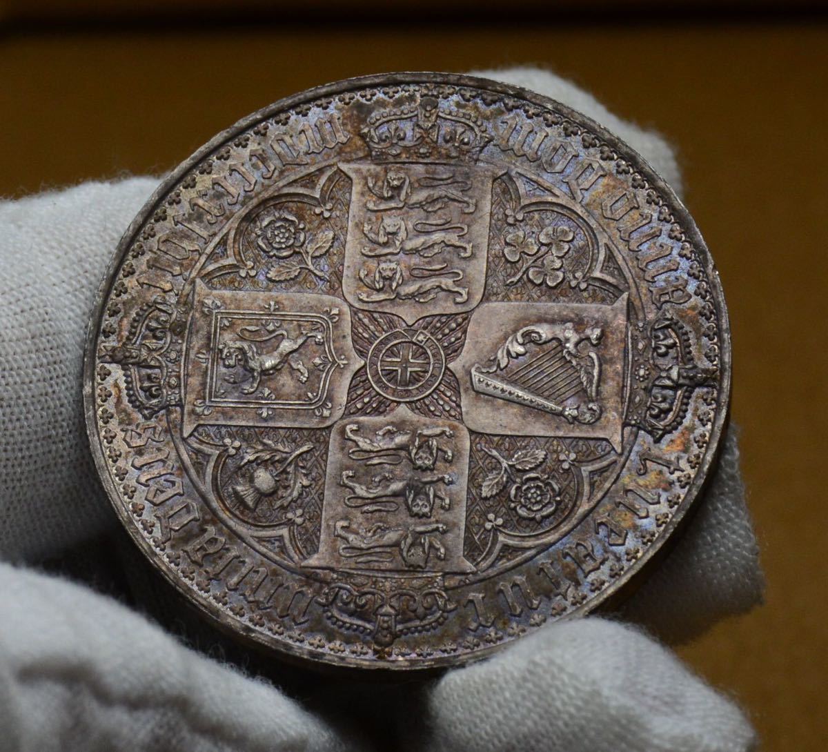 【古銭】08 1847年　イギリスヴィクトリア女王　ゴチッククラウン 銀貨　コイン　シルバー　総重量約28.4g 直径約39.2mm イギリス 1847年 レプリカ