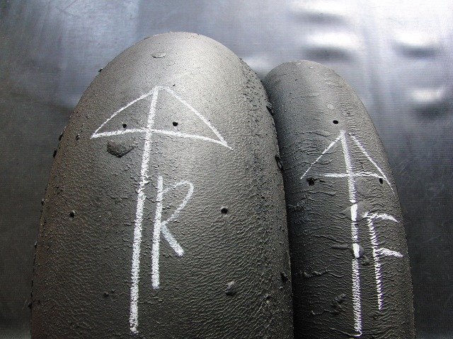 【送料無料★ ※沖縄・離島を除く】中古前後セット!ピレリ◎スーパーバイク. 120/70R17. 200/60R17. TT230:23085