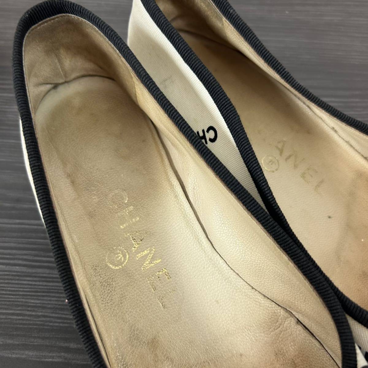 a279 CHANEL シャネル 95P ロゴ フラットシューズ キャンバス レザー 