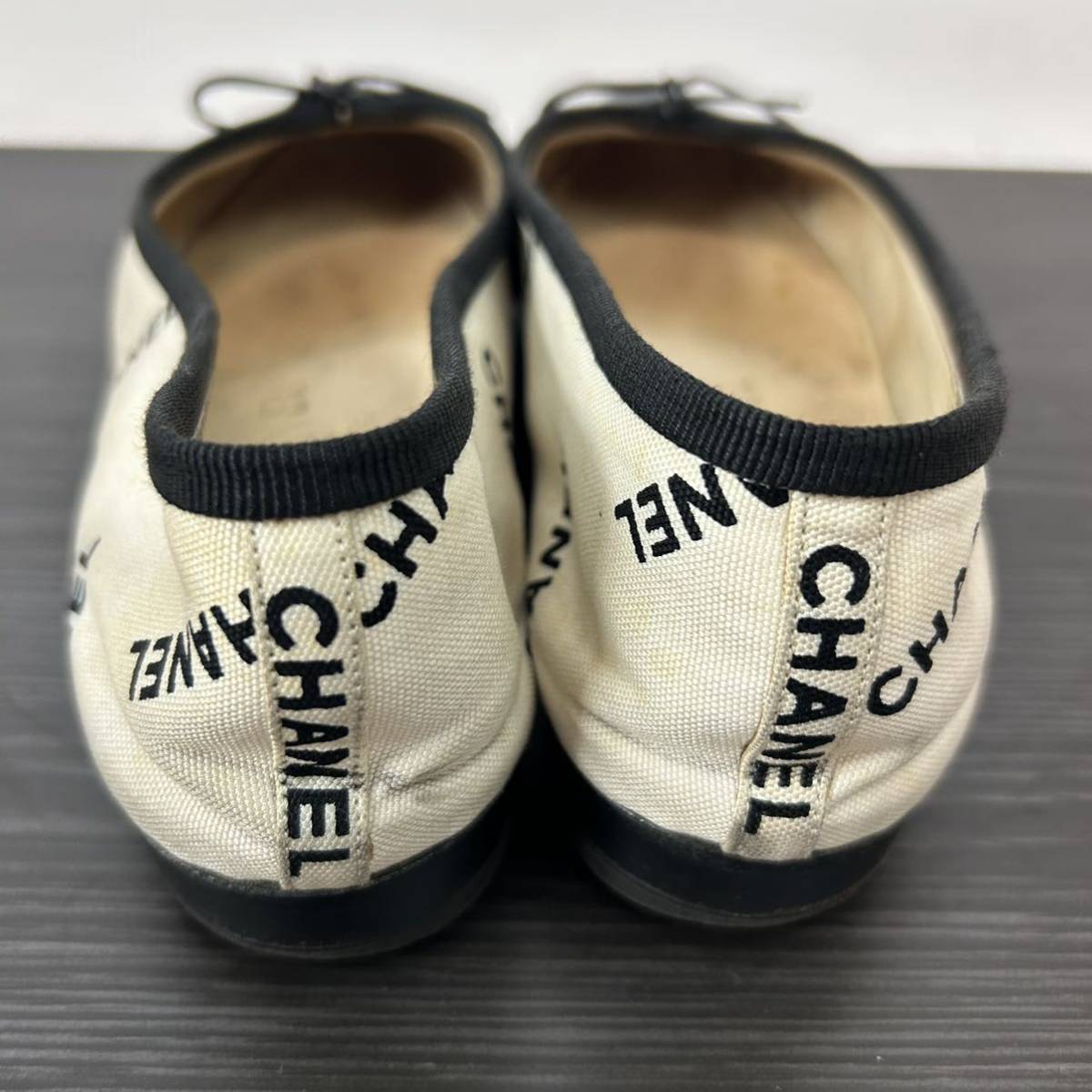a279 CHANEL シャネル 95P ロゴ フラットシューズ キャンバス レザー 