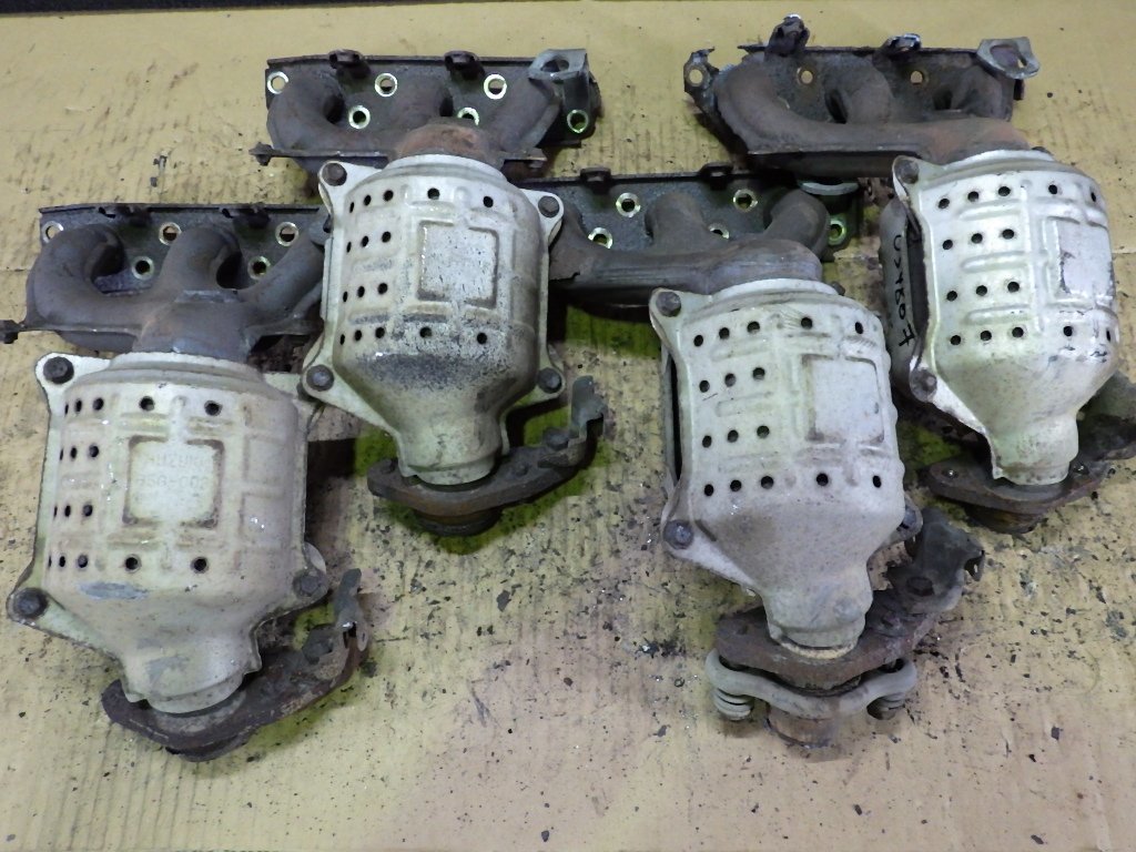 石] スズキ [石] スズキ 85G-C03 触媒4個セット K6A 棚落ち無 コア用