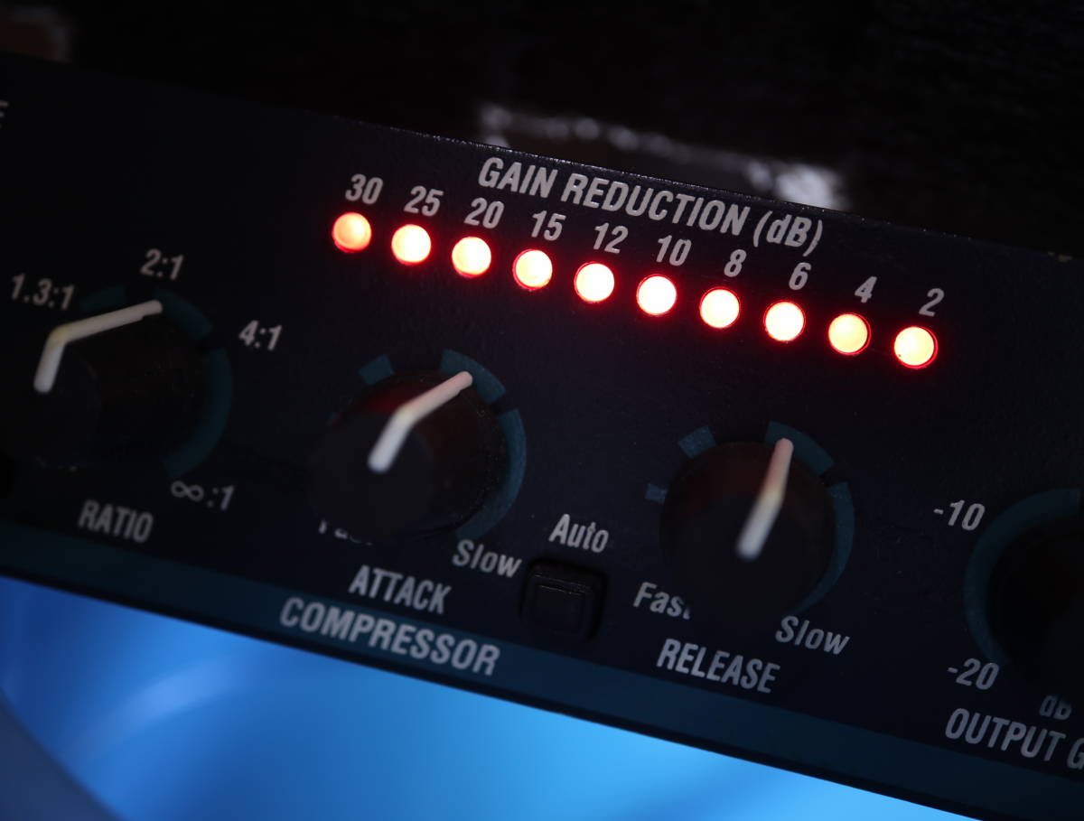 dbx 166XL 動作チェック済み