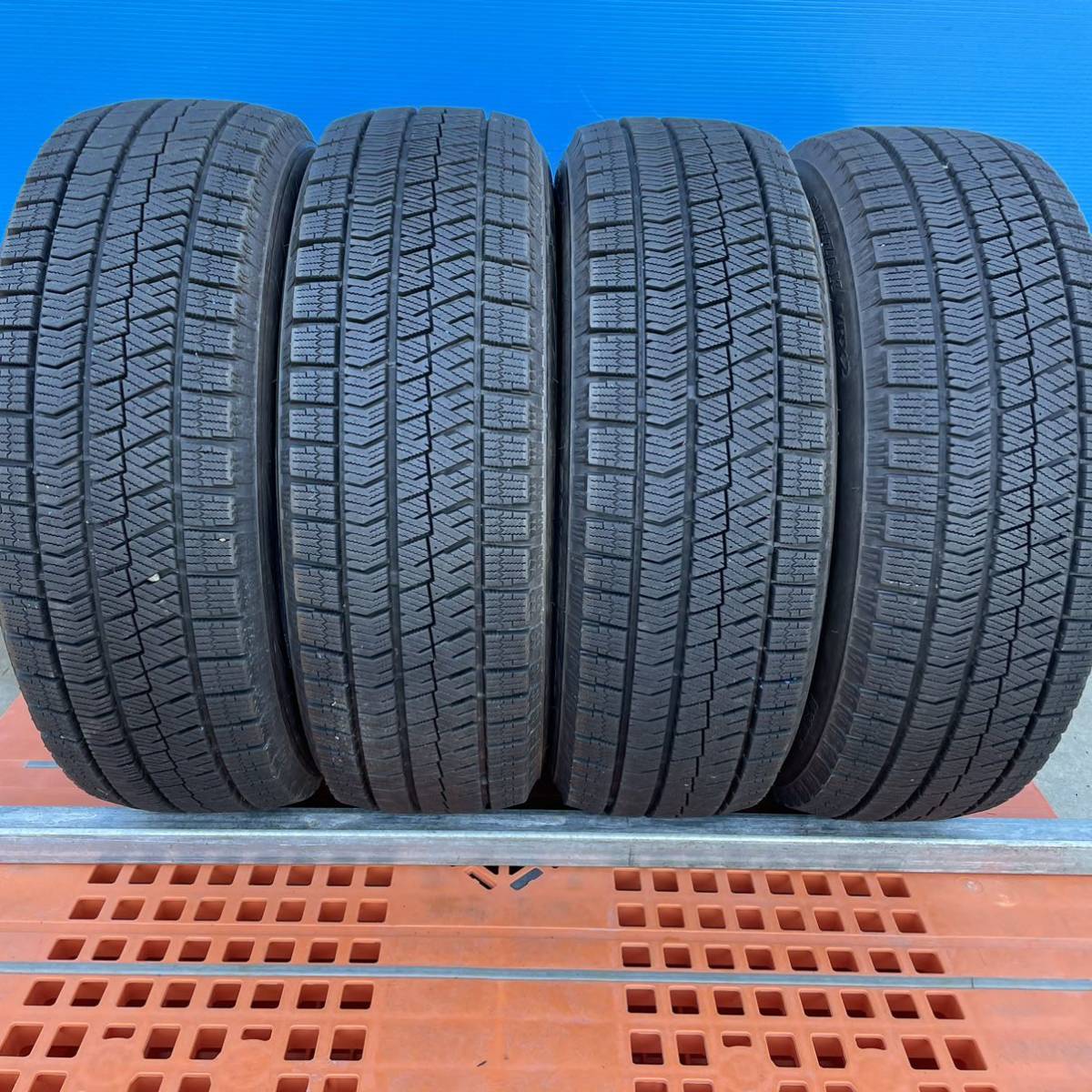 195/65R15 ブリヂストン　BLIZZAK VRX2 スタッドレスタイヤ　195/65/15 4本　2018年製造