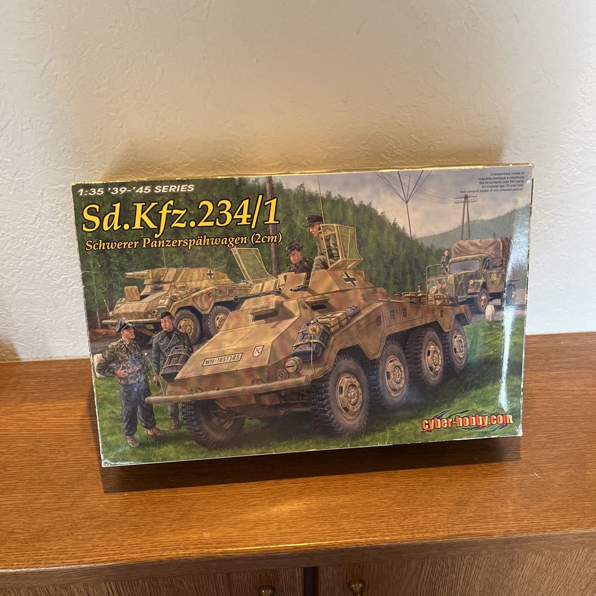 A-26.6298.1/35.ドイツ軍 Sd.Kfz .234/1.8輪重装甲偵察車、20m機関砲搭載、未組立 