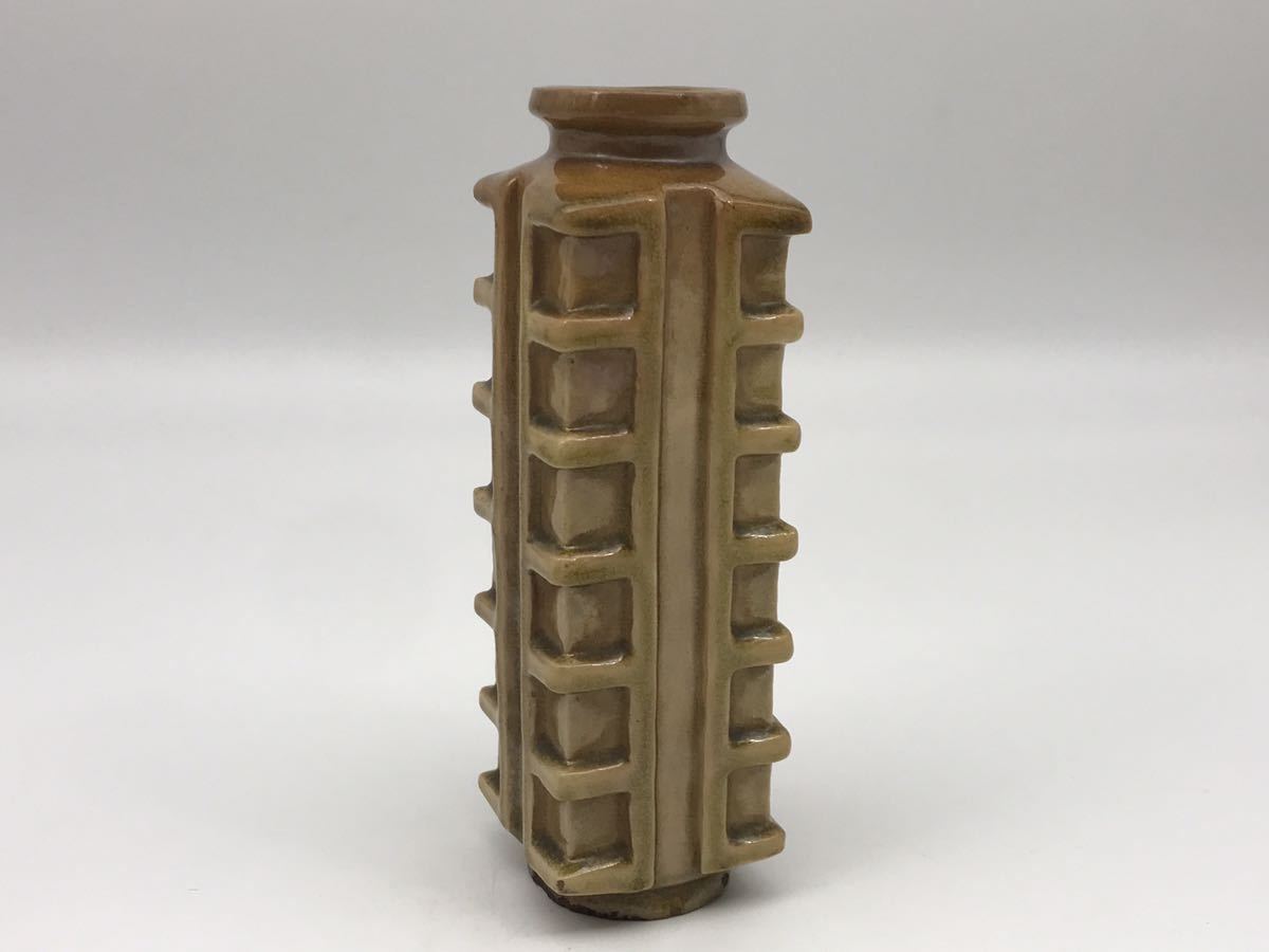 中国美術 明州越窯青磁 蟹 飾り壺 カニ 花瓶 花器 花入 青磁器 古美術品 中国美術 明州越窯青磁 蟹 飾り壺 『中国古美術』明代 青磁角