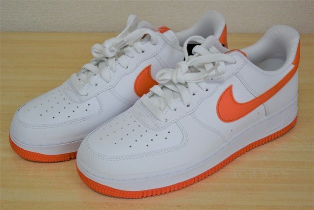 ▽♪ NIKE ナイキ ナイキ エアフォース 1’07 DC2911-101 スニーカー 白/オレンジ 26.0cm