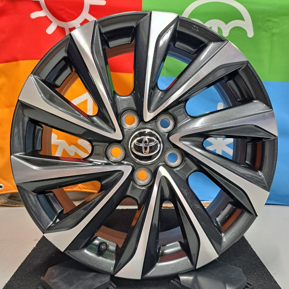 上物☆新車外し☆TOYOTA　トヨタ　現行　90系　ノア　ヴォクシー　S-Z 純正　NOAH　VOXY☆ピカピカ☆傷無しです☆6J+40　114.3-5H　冬用等