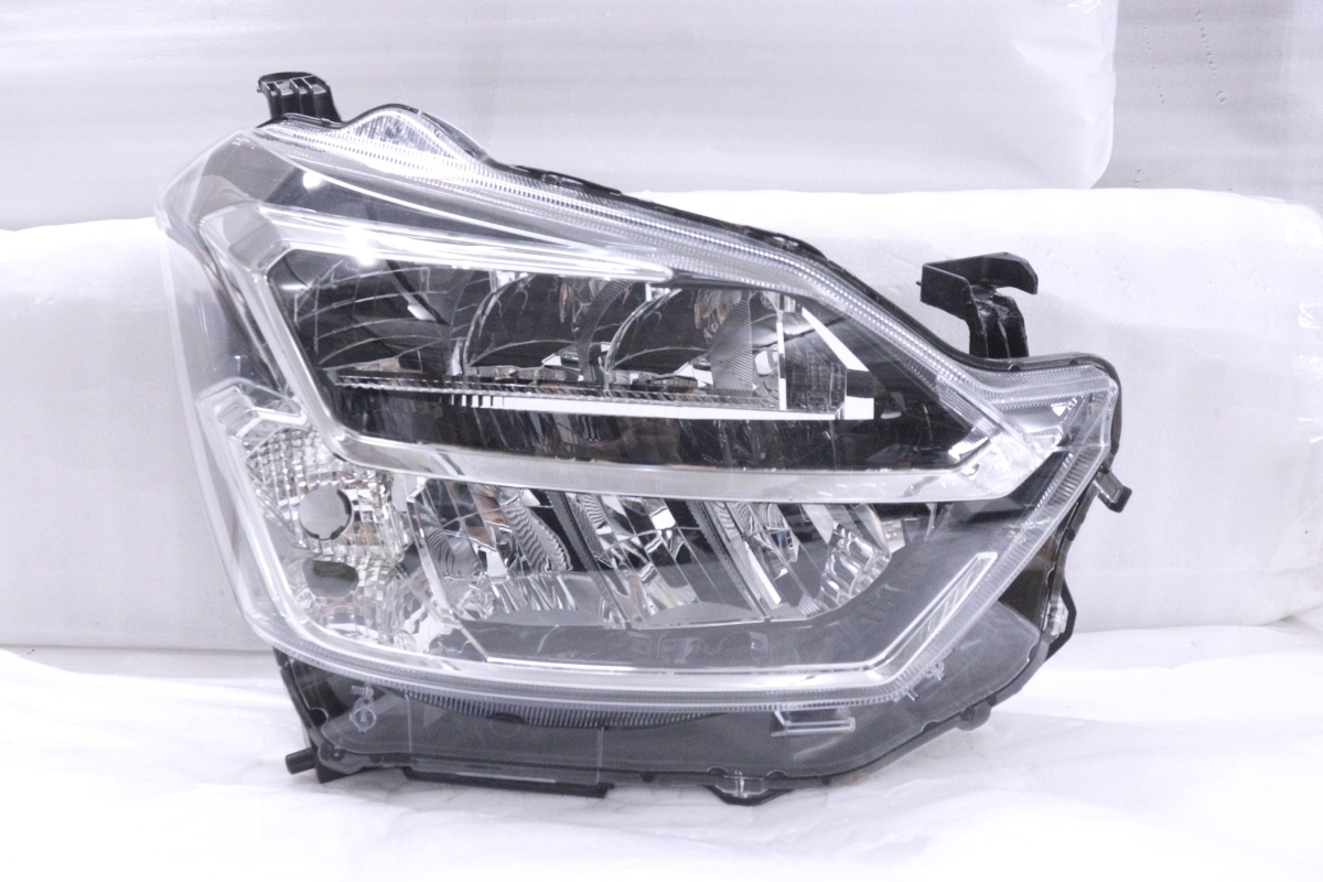  33-2008 LED LA350S ミライース 右ヘッドライト KOITO 100-69042 打刻:M ユニット 純正 ダイハツ DM(ヘッドライト)｜売買されたオークション情報、yahooの商品情報をアーカイブ公開 - オークファン ダイハツ用