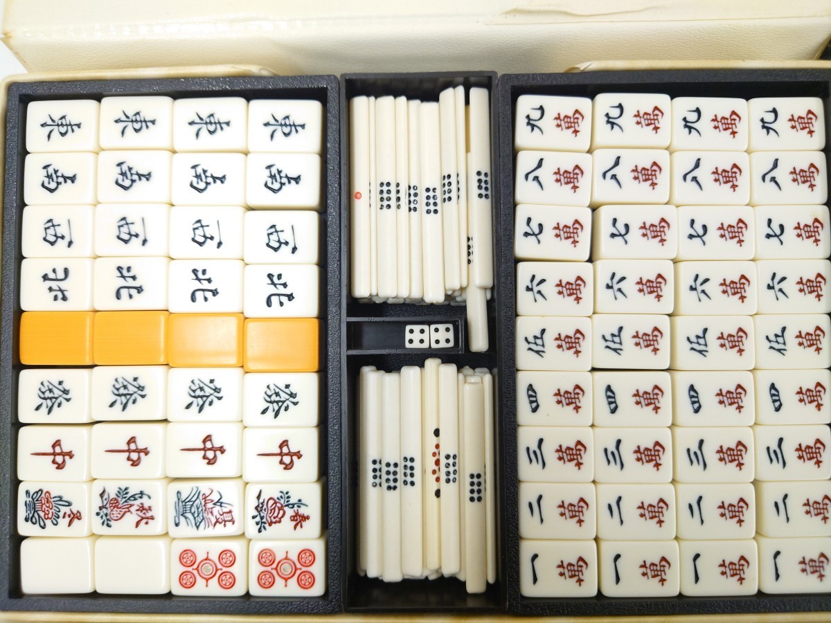 トランプ牌 レトロ 希少品?麻雀牌 (昭和レトロ】麻雀牌型 トランプ牌 レトロ 希少品?麻雀牌 (昭和レトロ】麻雀牌型