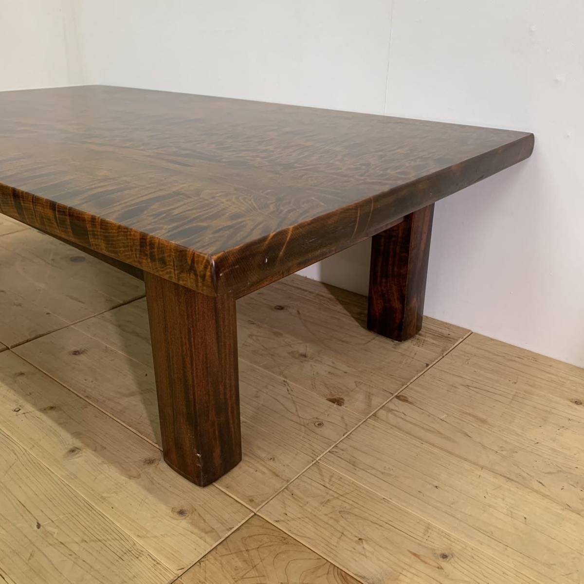 レア！無垢材 虎杢 縮み杢 高級家具 23kg 一枚板 座机 文机 座敷机 座卓 レア！無垢材 虎杢 縮み杢 高級家具 23kg 一枚板 座机 文机