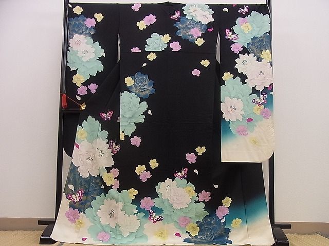 平和屋野田店■豪華振袖　刺繍　牡丹舞蝶文　黒地　金銀彩　銀通し地　逸品　n-hj5637