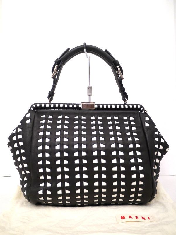 極美品18万◆MARNI マルニ がま口デザイン 幾何学柄 レザー トート ハンド バッグ 黒x白◆ がま口がモチーフの可愛らしいアイコンモデル♪