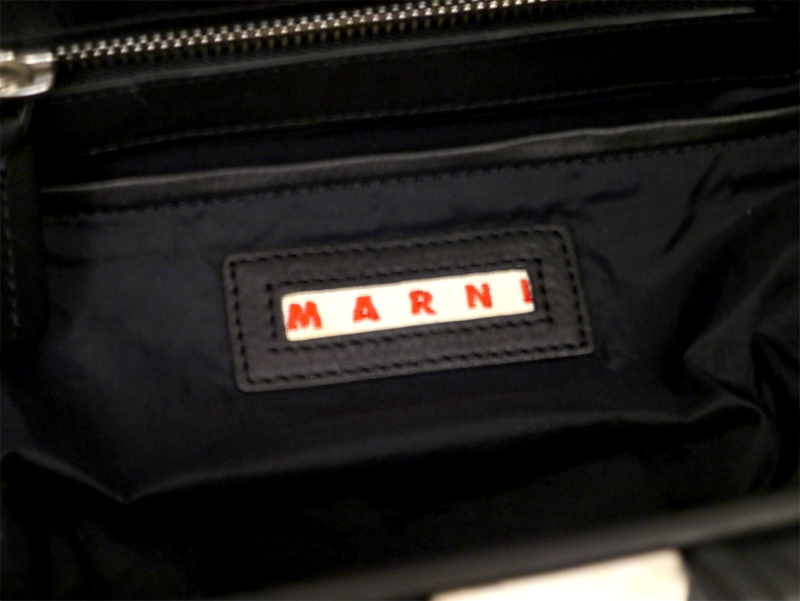 極美品18万◆MARNI マルニ がま口デザイン 幾何学柄 レザー トート ハンド バッグ 黒x白◆ がま口がモチーフの可愛らしいアイコンモデル♪