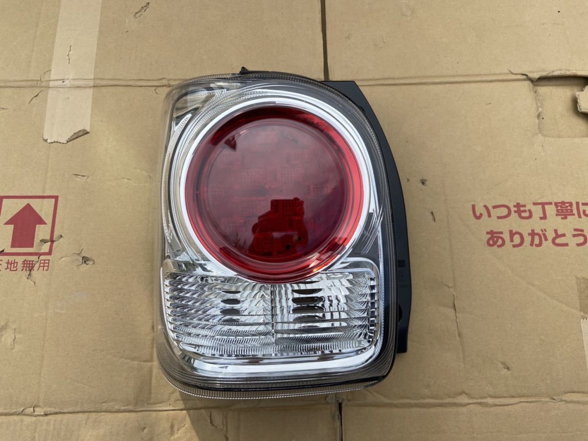 LA800/810S ムーヴキャンバス 左 助手席側 LEDテールランプ ムーヴ