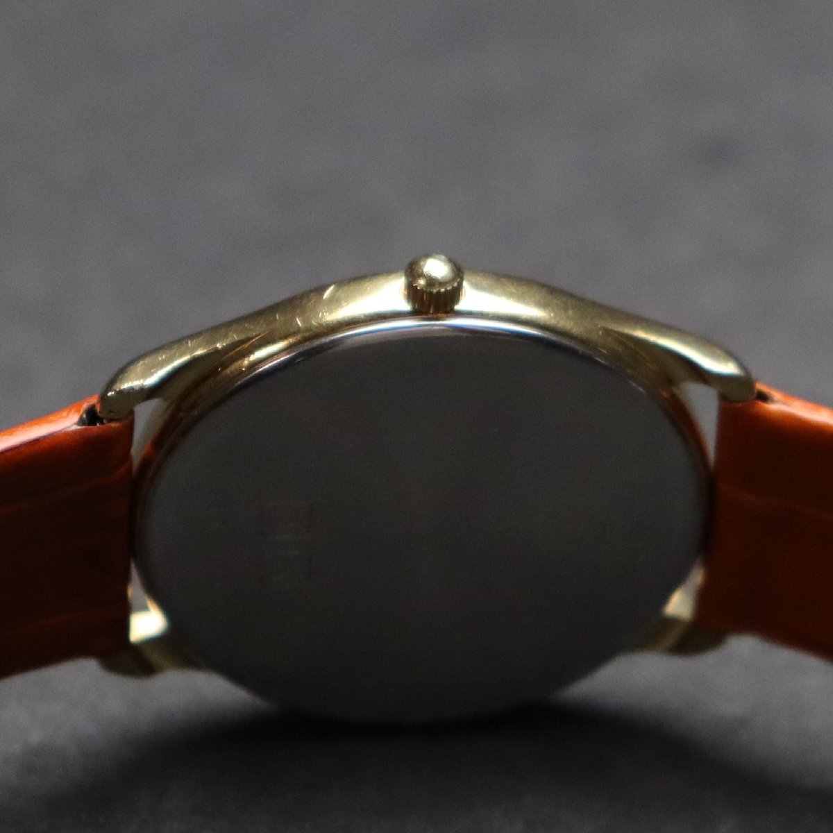 LONGINES ロンジン クオーツ ゴールドカラー文字盤 ラウンドケース 2針 