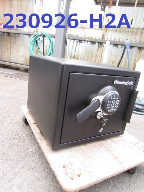 小型耐火金庫/テンキー式/スペアキー付/内容積「22.8L」/JF123ET/セントリー/中古即決品/★ 商品番号230926-H2A