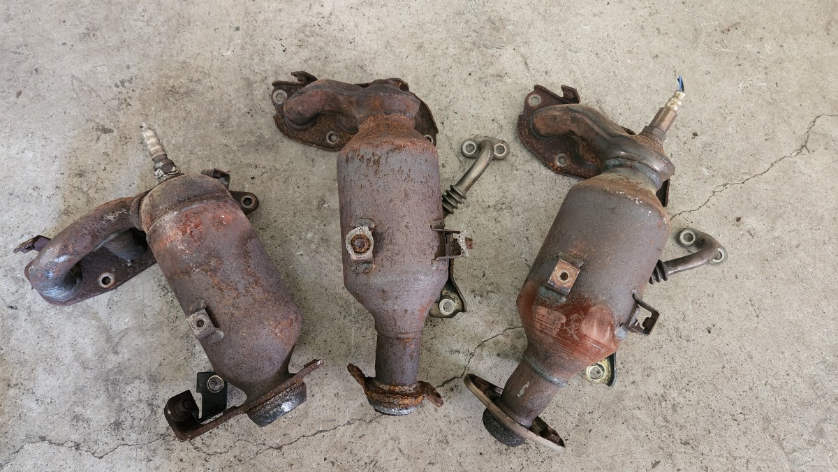 #817 ダイハツ EF-VE×1 1KR×2 触媒3個セット