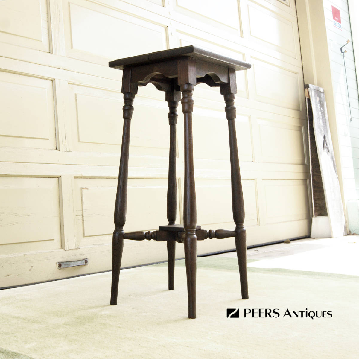 5440【古い☆スリムなターニングレッグが素敵な 飾棚 オブジェ台 花台 ハイテーブル フラワー ランプ テーブル】ヴィンテージ アンティーク