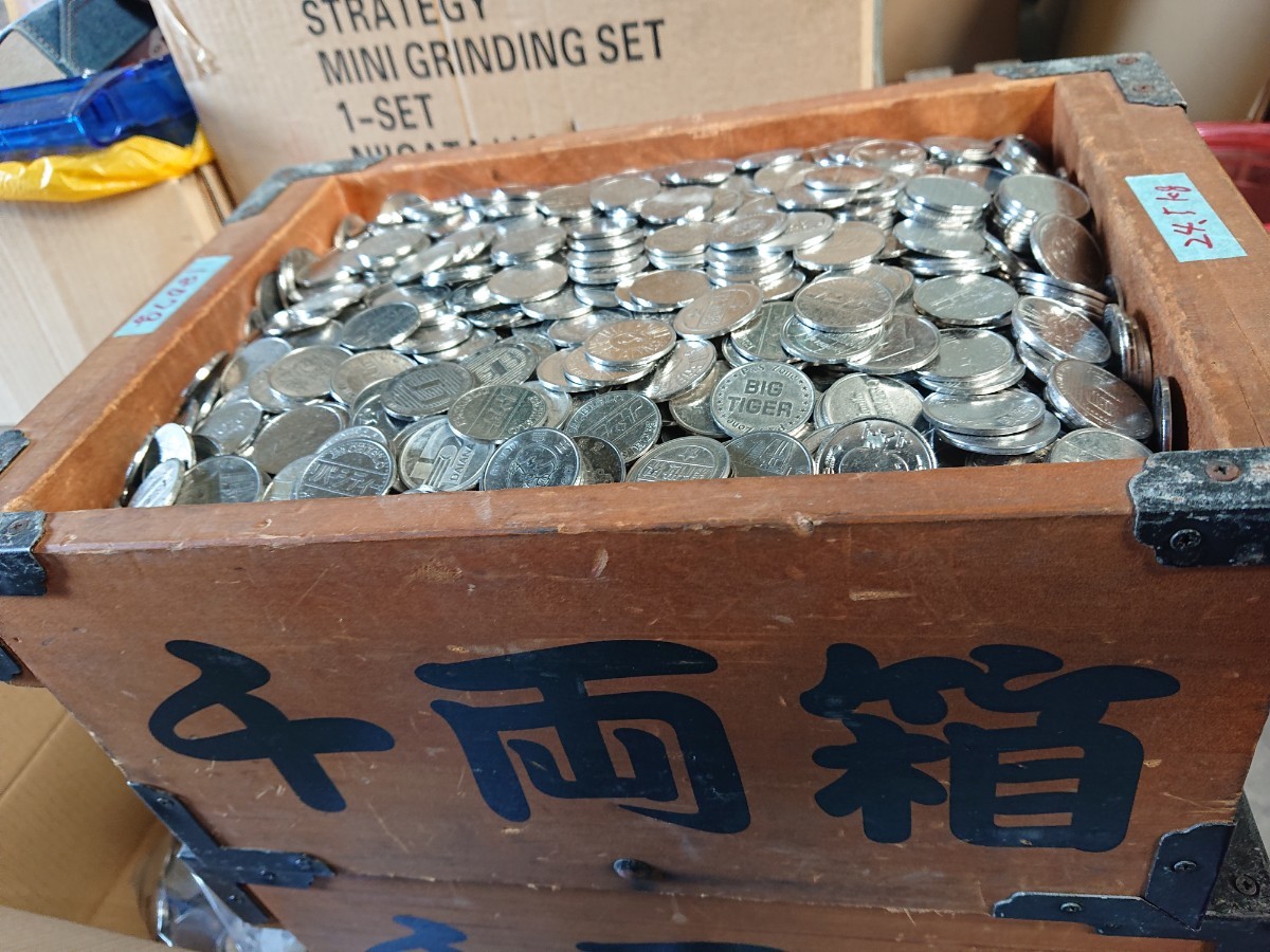家スロ スロット パチスロ メダル 25π 4000枚以上 千両箱付き(パチンコ