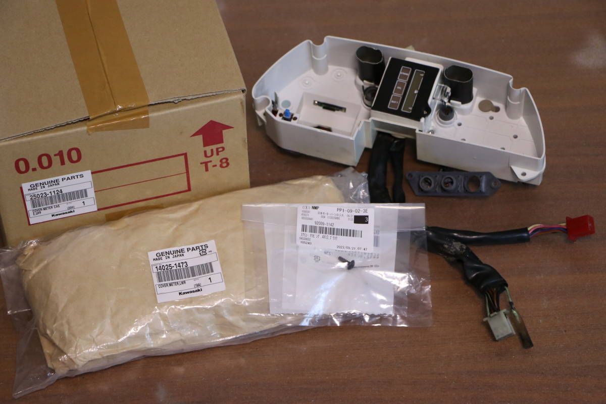 未使用！GPz400F Z400GP 純正 メーターケース セット カワサキ純正